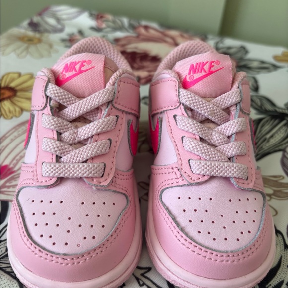 Nike - Picture 5 of 5